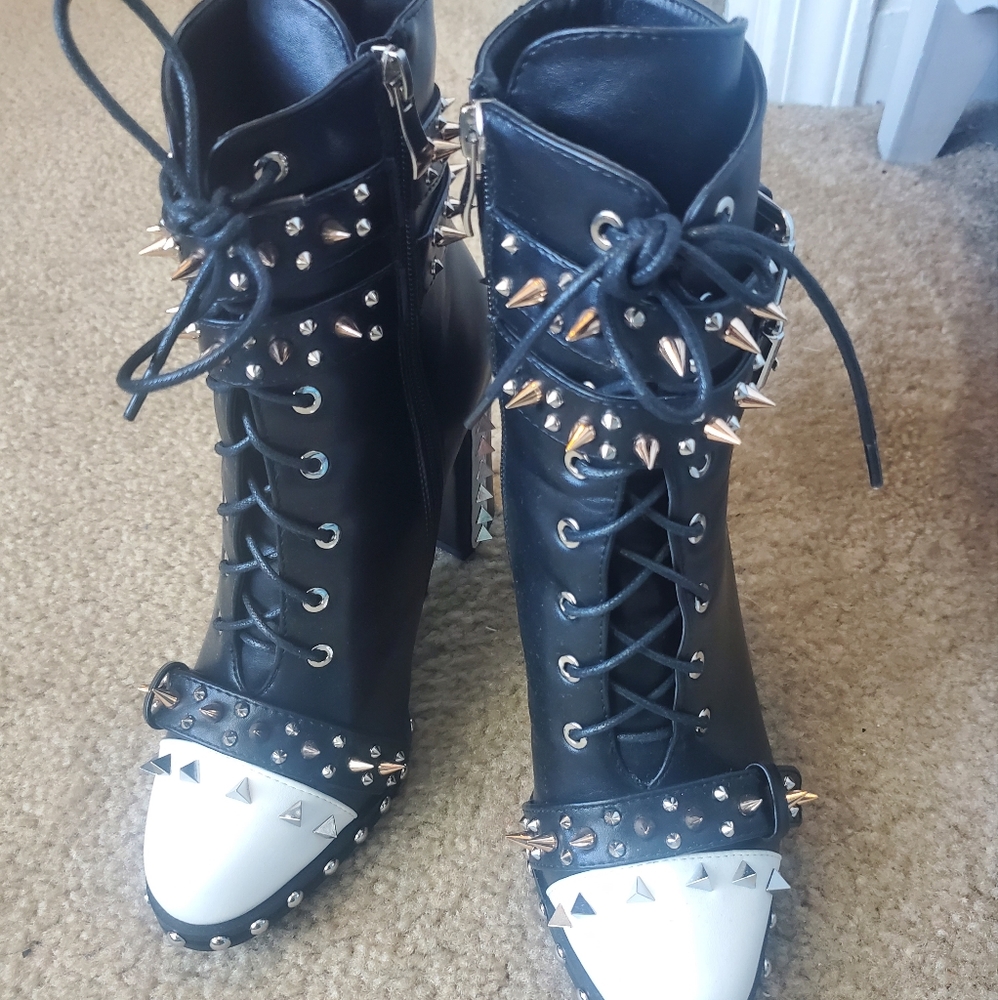 Brand new Shop Akira boots